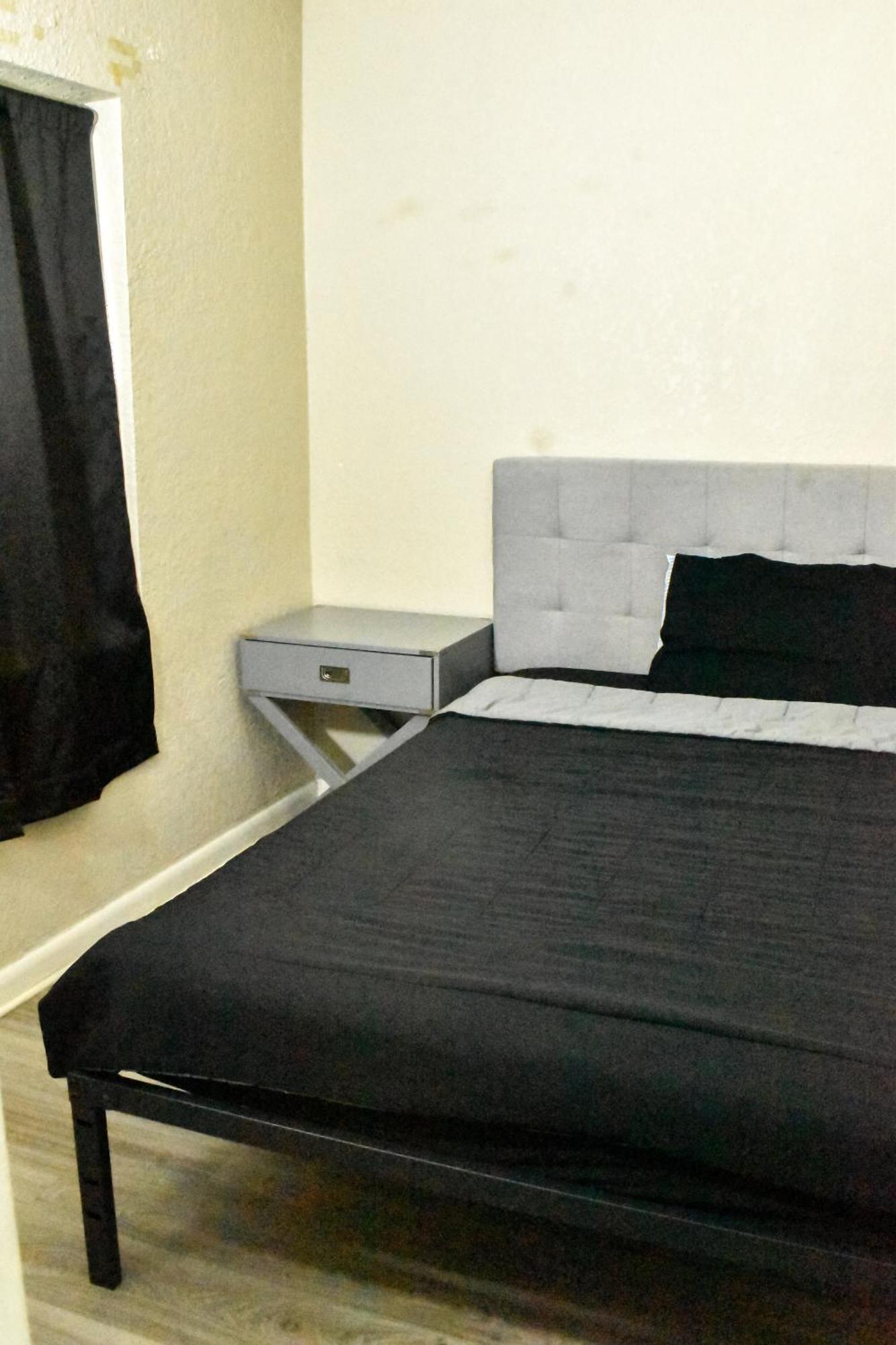The Midtown Stay Tampa Room photo